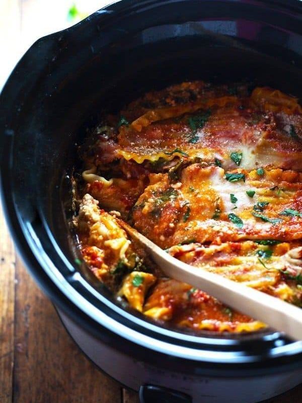 Super Easy Skinny Veggie Crockpot Lasagna - a handful of simple ingredients for a healthy family dinner. | https://body-transform.today